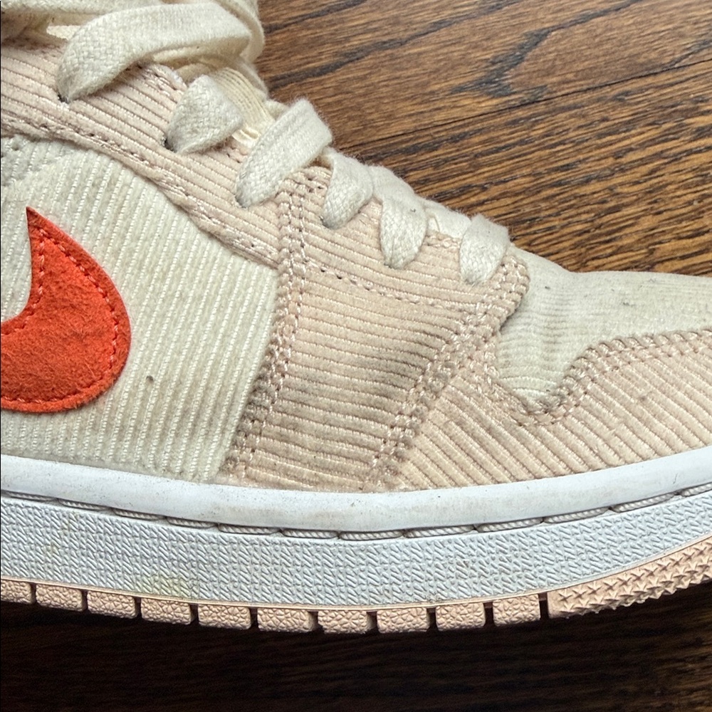 Air Jordan 1 Mid SE “Corduroy” – Women’s 9 - Picture 4 of 7